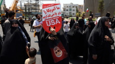 Το Ιράν απειλεί ότι η σύγκρουση θα επεκταθεί σε αμερικανικές βάσεις τις επόμενες ημέρες