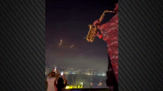 Σαξόφωνο και... ιρανικοί πύραυλοι στον ουρανό του Λιβάνου - Δείτε το απίστευτο βίντεο

