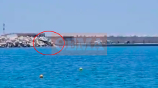 Ελικόπτερο έπεσε στη Μαρίνα Βουλιαγμένης, σώοι και οι πέντε επιβαίνοντες - Δείτε βίντεο από τη στιγμή της πτώσης