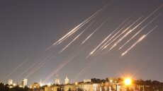 Οι Φρουροί της Επανάστασης απειλούν τις ΗΠΑ με «αντίποινα που θα τους κάνουν να μετανιώσουν»
