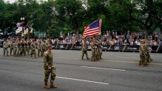 Δείτε βίντεο: Μεγάλη στρατιωτική παρέλαση στην Ουάσινγκτον - Παρών ο Ντόναλντ Τραμπ