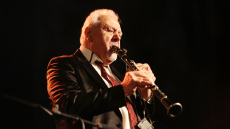  Η άγνωστη ζωή του μεγαλύτερου Ηπειρώτη κλαρινίστα, Πετρολούκα Χαλκιά: Το πρώτο μεροκάματο, η Αμερική, οι απώλειες που τον σημάδεψαν - Δείτε ανέκδοτες φωτογραφίες