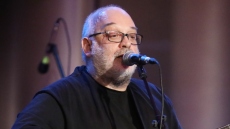 Γιώργος Μουκίδης για τη συναυλία – αφιέρωμα στον Βασίλη Καρρά: Ήταν όλο πολύ πρόχειρο
