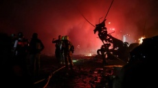 Στα καταφύγια οι Ισραηλινοί - Πλήξαμε εγκαταστάσεις πυραύλων, λένε οι IDF