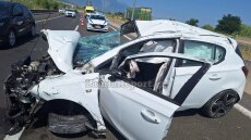 Φωτογραφίες: Αυτοκίνητο έπεσε στο διαχωριστικό διάζωμα της Εθνικής Αθηνών-Λαμίας, στο νοσοκομείο ο οδηγός