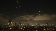 Στιγμές τρόμου βιώνουν οι Έλληνες στο Ισραήλ: «Πύραυλοι του Ιράν έπεσαν πάνω στα καταφύγια»