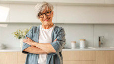 5 τρόποι να βρούμε την ευτυχία μετά τα 50, σύμφωνα με μια ψυχολόγο
