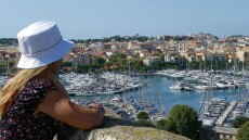 ΙΕΛΚΑ: Εξοχικά και ενοικιαζόμενα δωμάτια για φθηνότερες διακοπές επιλέγουν πλέον οι Έλληνες