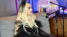 Η εμφάνιση της Έλενας Τοπαλίδου με ξανθιά περούκα ως drag περσόνα: Πήρα 3-4 κιλά, δεν κατάλαβα πώς το επέτρεψα