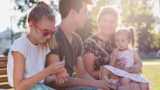 Η μαρτυρία της Εύης, μιας ανάδοχης μητέρας που η ζωή την ένωσε με 3 υπέροχα παιδιά
