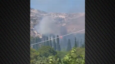 Οριοθετήθηκε η φωτιά κοντά στη Μονή Πεντέλης 