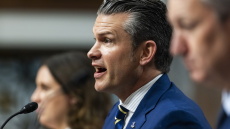 Χέγκσεθ: Ο στρατός είναι έτοιμος να εκτελέσει κάθε απόφαση του Τραμπ