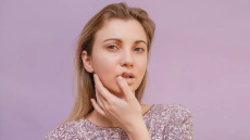 Ποιοι είναι οι ιοί των παρεξηγήσεων και της… απιστίας – Μια καθηγήτρια δερματολογίας εξηγεί
