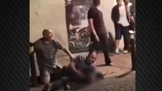 Το «I can't breathe» της Ισπανίας: Αστυνομικός στραγγάλισε κλέφτη, που του πήρε το κινητό - «Θα τον πνίξεις τον άνθρωπο» του φώναζαν, δείτε βίντεο