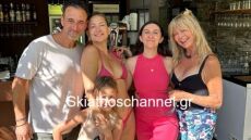 Η Κέιτ Χάντσον απολαμβάνει τις διακοπές της στη Σκιάθο με την οικογένειά της
