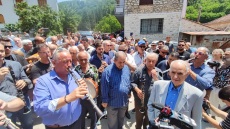 Με κλαρίνα και μοιρολόι το τελευταίο «αντίο» στον Πετρολούκα Χαλκιά στα Ιωάννινα