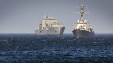 Οι ΗΠΑ μετακινούν στρατιωτικά μέσα και περιορίζουν την πρόσβαση στη μεγαλύτερη βάση τους στη Μέση Ανατολή