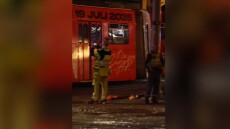 Σουηδία: Τραμ εκτροχιάσθηκε στο Γκέτεμποργκ και κατέληξε μέσα σε μια πιτσαρία