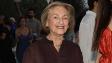 Δάφνη Σημίτη: Η πρώτη δημόσια εμφάνιση πέντε μήνες μετά τον θάνατο του Κώστα Σημίτη