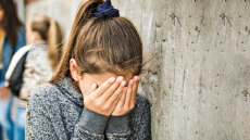 Άγρια επίθεση 14χρονης σε 15χρονη στην Πάτρα - Τη χτύπησε στο πρόσωπο και της τράβηξε τα μαλλιά