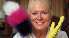 «Έθαψα το παιδί μου μόνη»: Το σκοτεινό παρελθόν της βασίλισσας της καθαριότητας - Bιασμοί, κακοποίηση και μοναξιά