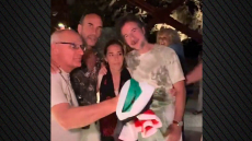 Η άβολη στιγμή της Μποφίλιου με τον πατέρα της - «Μπαμπά, φύγε από εδώ να βγάλουμε φωτογραφία»
