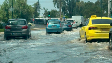 Καιρός: Μπόρα προκάλεσε πλημμύρα στην Παραλιακή, βροχές από τον Πειραιά μέχρι το κέντρο της Αθήνας - Δείτε βίντεο και φωτογραφίες