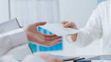 Ιπποκράτειο: Συνελήφθη διευθυντής καρδιοχειρουργικής για φακελάκι, ζητούσε έως και 5.000 ευρώ