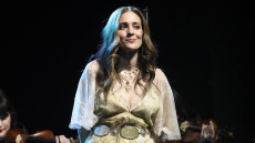 Η απάντηση της Μποφίλιου για το viral βίντεο με τον πατέρα της: «Ασχολούμαστε με τα σοβαρά»