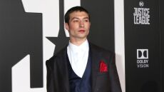 Έζρα Μίλερ μετά τις καταγγελίες για ανάρμοστη συμπεριφορά: «Eυγνώμων για τα μαθήματα που μου έδωσε η άβυσσος»