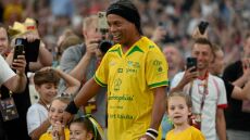«Ronaldinho Show»: Πλήρωσαν 11.000 ζλότι για να παίξουν με τον Ροναλντίνιο και έφυγαν απογοητευμένοι - Δείτε βίντεο
