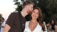 Ο Τόμας Γουόκαπ με τη σύζυγό του απόλαυσαν τους Raining Pleasure στο Ηρώδειο - Δείτε φωτογραφίες