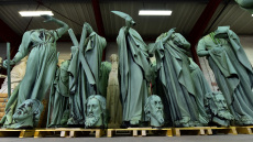 Η επιστροφή των αγαλμάτων της Νοτρ Νταμ: Ένα ακόμη βήμα στην αναγέννηση του καθεδρικού ναού