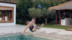 Τι κάνεις ρε Ζλάταν στα 43 σου; - Δείτε βίντεο