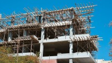 ΕΛΣΤΑΤ: «Βουτιά» άνω του 40% για τις οικοδομικές άδειες τον Μάρτιο – Πάνω από 29% το α' τρίμηνο