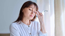 Πώς ο εγκέφαλος ελέγχει τη γήρανση – Τα κύτταρα που κρύβουν το μυστικό και ο ρόλος του στρες