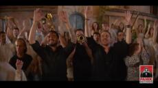 Μιχάλης Χατζηγιάννης - Χρήστος Μάστορας: Πλημμυρισμένο από άρωμα Ελλάδας το μουσικό βίντεο του ντουέτου τους «Χόρεψε»