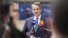 Μητσοτάκης στη Σύνοδο Κορυφής: Πολεμικά πλοία έξω από τα χωρικά ύδατα της Λιβύης για να γυρνούν πίσω οι βάρκες των διακινητών