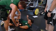 Παναθηναϊκός: Η «τούρτα» γενεθλίων του Ιωαννίδη στον Μπακασέτα - Βίντεο 