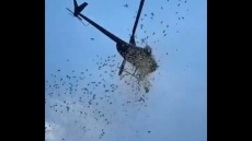 ΗΠΑ: Έβρεξε... χαρτονομίσματα στο ανατολικό Ντιτρόιτ, τρελάθηκαν οι περαστικοί - Δείτε βίντεο 