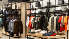 «Τσουχτερά» πρόστιμα για τα καρτελάκια: Από 500 έως και 30.000 ευρώ, αν δεν αναγράφεται η τιμή πώλησης