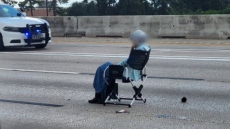 Γυναίκα στο Τέξας καθόταν σε καρέκλα στη μέση του αυτοκινητόδρομου και με όπλο απειλούσε να δώσει τέλος στη ζωή της