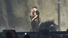 Ο ΛΕΞ έγραψε ιστορία στο ΟΑΚΑ: Η συναυλία μπροστά σε 60.000 κόσμο και η έκπληξη με τη Χαρούλα Αλεξίου - Δείτε βίντεο και φωτογραφίες
