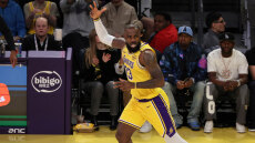 Έτοιμος για την 23η σεζόν του στο ΝΒΑ ο Λεμπρόν Τζέιμς - Ανανεώνει με τους Λέικερς
