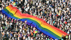 Βίντεο και φωτογραφίες: Σε διαδήλωση κατά του Όρμπαν εξελίχθηκε το Budapest Pride - Έως και 200.000 στους δρόμους, αψηφώντας τις απαγορεύσεις και τις κάμερες παρακολούθησης