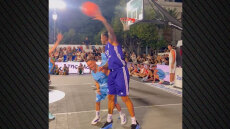 Βίντεο: Όταν ο Πετρούνιας προσπάθησε να παίξει «ένας προς έναν» τον Πρίντεζη στη Σύρο - Το νησί αποκτά κλειστό γήπεδο μπάσκετ, ανακοίνωσε ο Βρούτσης
