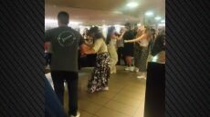 Blue Star: Αυτοσχέδιο γλέντι στήθηκε μέσα στο πλοίο - Δείτε βίντεο