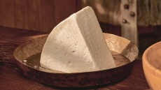 Φέτα βαρελίσια ή του τενεκέ - Ποια να επιλέξετε