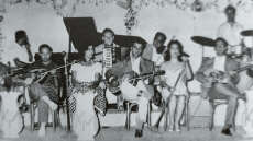 Στέλιος Καζαντζίδης: «Η ζωή μου όλη» σε ένα βιβλίο - Η Κατοχή, τα πρώτα μεροκάματα, η Μαρινέλλα, οι μπράβοι και ο καβγάς με τις δισκογραφικές