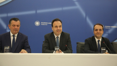 Η τελετή παραλαβής στο υπ. Ψηφιακής Διακυβέρνησης: Το τηλεφώνημα για το οποίο ελέγχομαι δεν ζημίωσε ούτε ευρώ τον ΟΠΕΚΕΠΕ, είπε ο Μπουκώρος